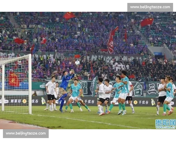 苏超球迷赛后 “最帅捡垃圾” 人走场净成文明标杆 苏超球迷赛后 “最帅捡垃圾” 人走场净成文明标杆